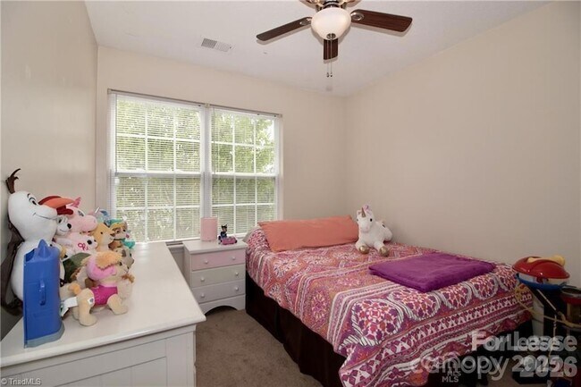 Building Photo - 137 Lynch Cir