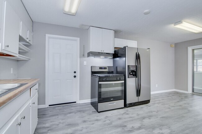 Building Photo - 4 Bedroom 1.5 Bathroom Home in Augusta