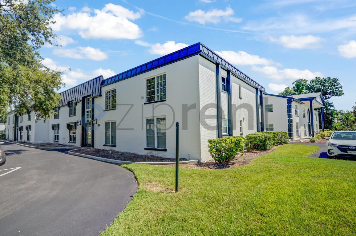 Building Photo - Unit 4