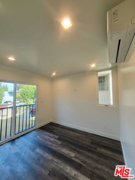 Building Photo - 2134 1/2 Cove Ave