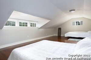 Building Photo - 626 E Woodlawn Ave