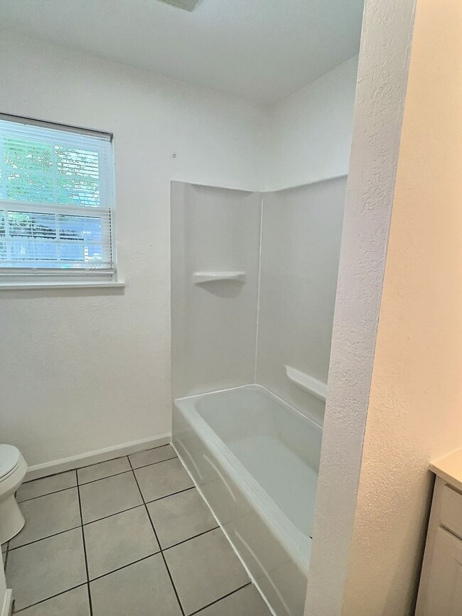 Building Photo - Charming 3-Bedroom, 2-Bathroom Home in Oce...