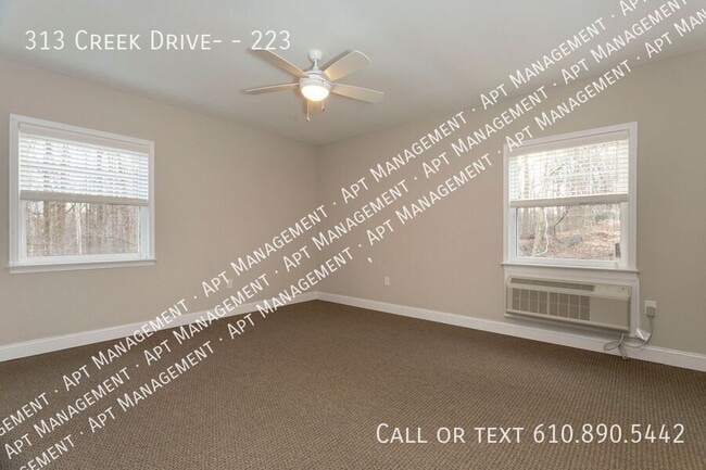 Building Photo - 313 Creek Dr