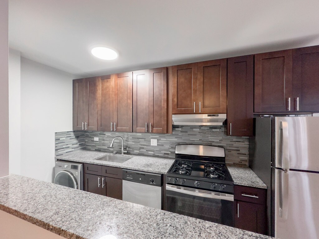 Building Photo - 735 Judson Ave