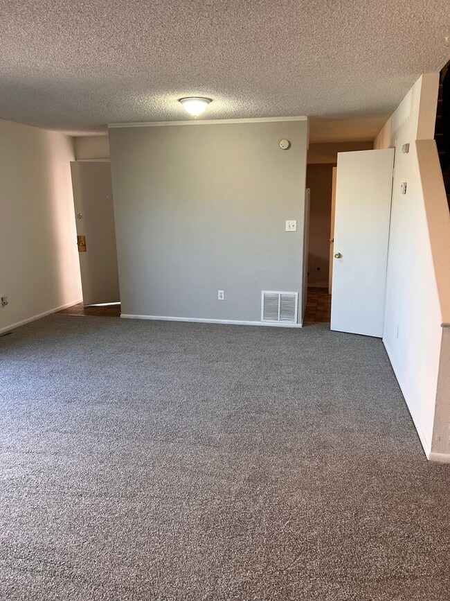 Building Photo - Spacious Three Bedroom Townhome in Westmin...