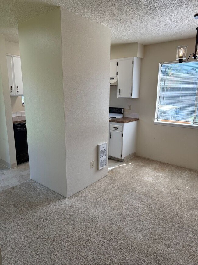 Building Photo - 162D00