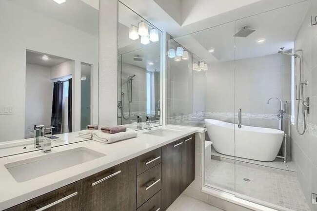 Building Photo - Modern LoHi Living with Rooftop Deck & City Views!!