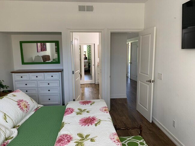 Building Photo - 55578 Southern Hill