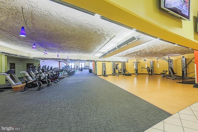 Building Photo - 675 S President St