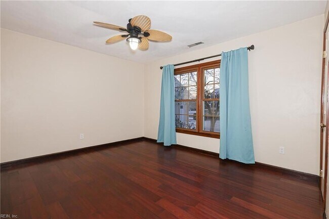 Building Photo - 1008 Hollins College Ct