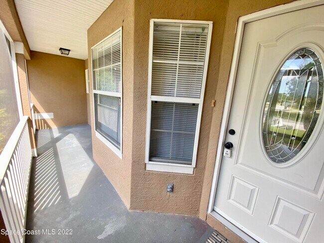 Building Photo - 2435 Palisades Dr SE