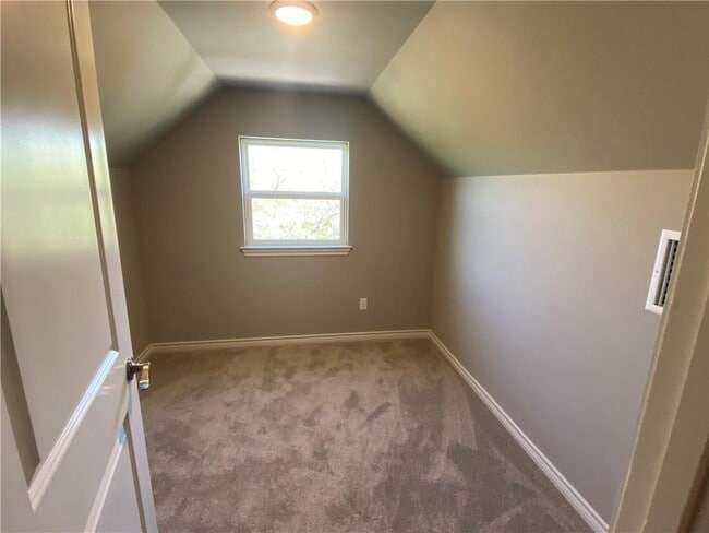 Building Photo - 1301 Low Branch Ln