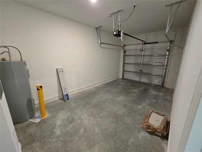 Building Photo - 737 W Oak Dr