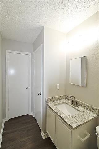 Building Photo - 300 Rosewood Ln
