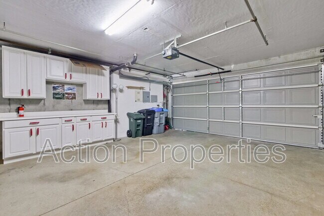 Building Photo - 158 Holly Ct