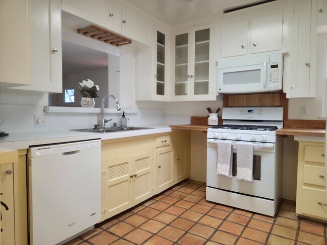 Building Photo - Beautiful Encinitas Home with Ocean Views!