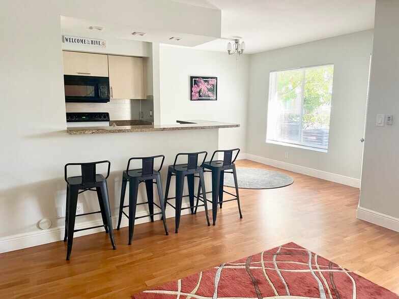 Building Photo - 815 W Boynton Beach Blvd