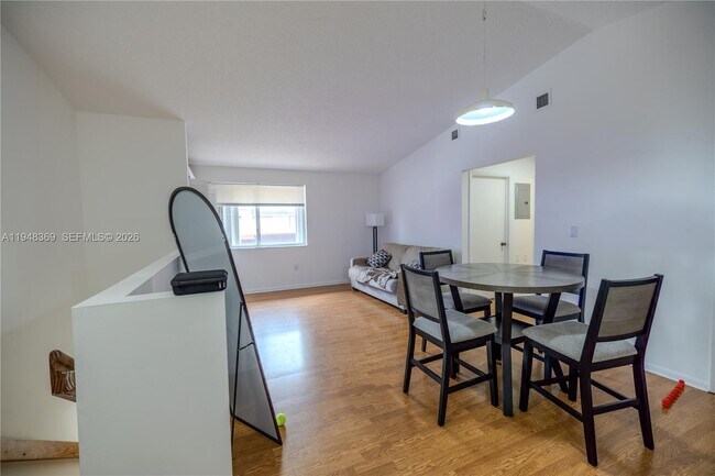 Building Photo - 8013 Lake Dr