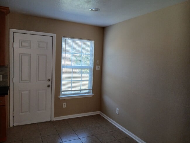 Building Photo - 12906 Regalshire Ct