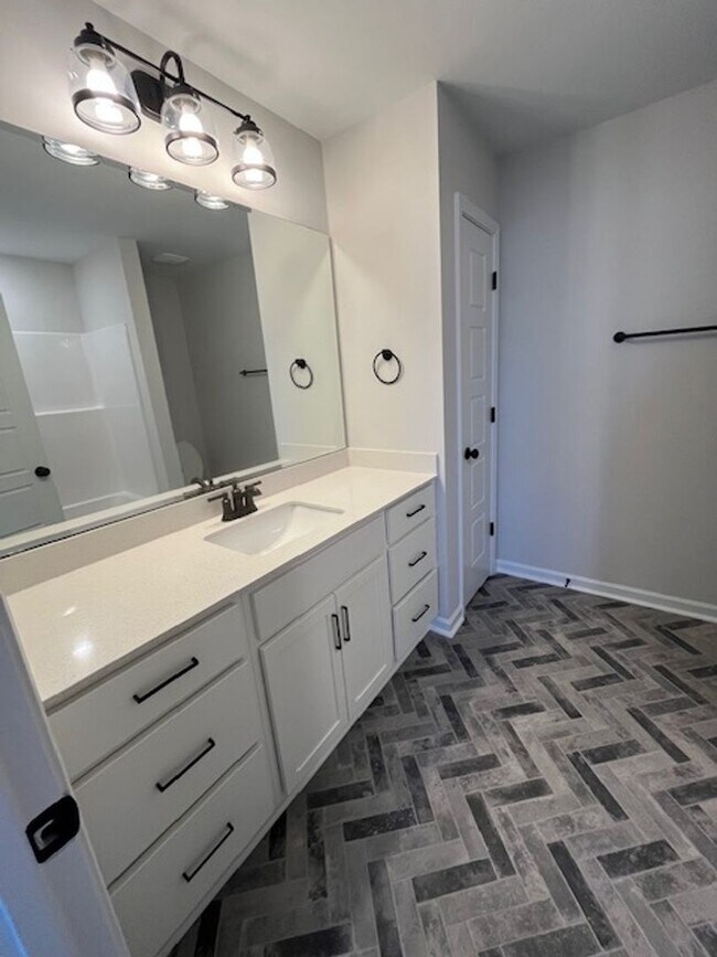 Building Photo - 8405 Paramount Point