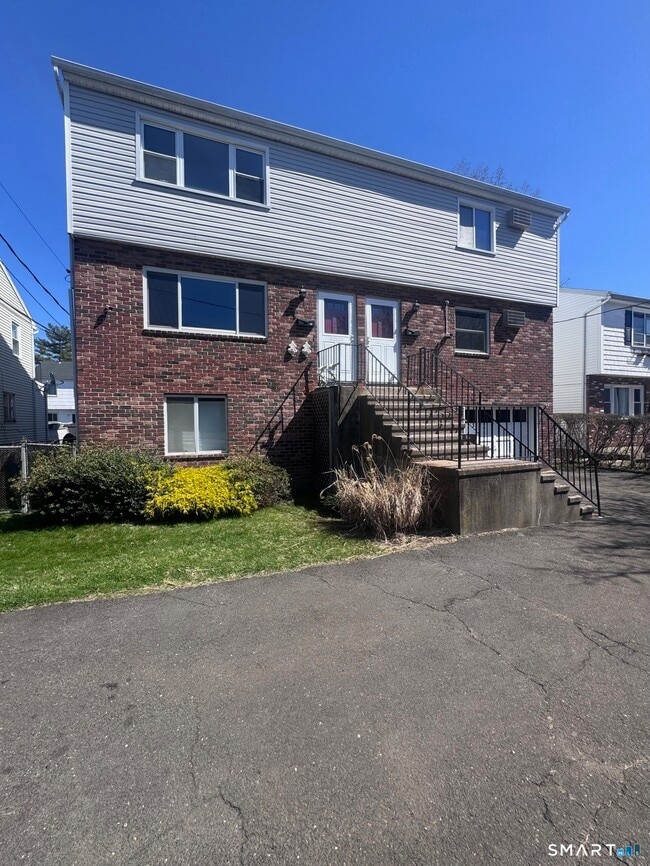 Building Photo - 86 Harbor Dr