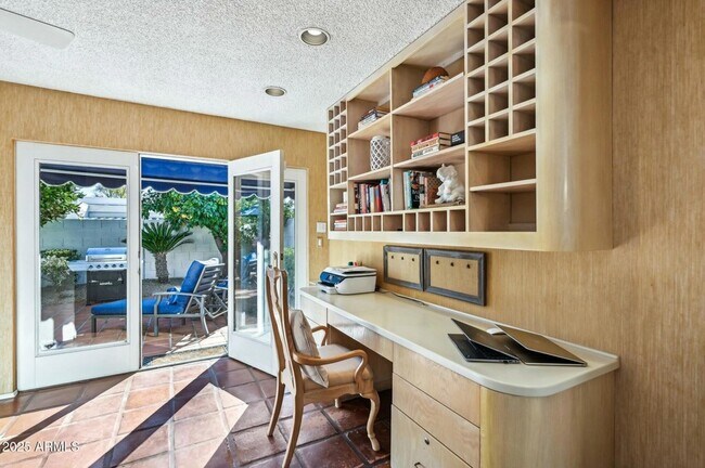 Building Photo - 8733 E Vía De Viva