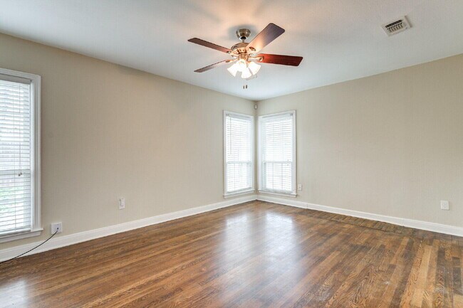 Building Photo - 2704 Canton Ave