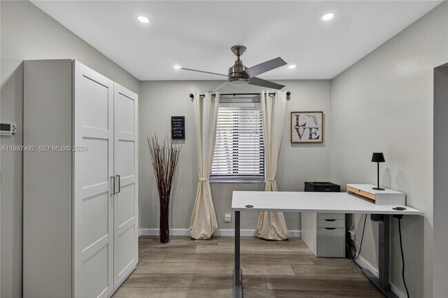 Building Photo - 371 SE 3rd St