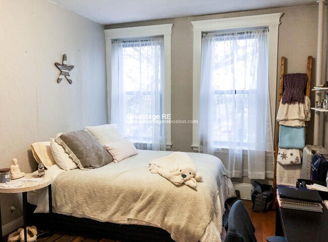 Building Photo - 1048 Commonwealth Ave