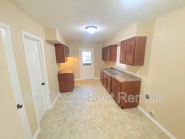 Building Photo - 1766 Carlyle Ave