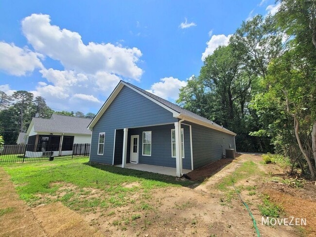 Building Photo - 32 Shamrock Ln