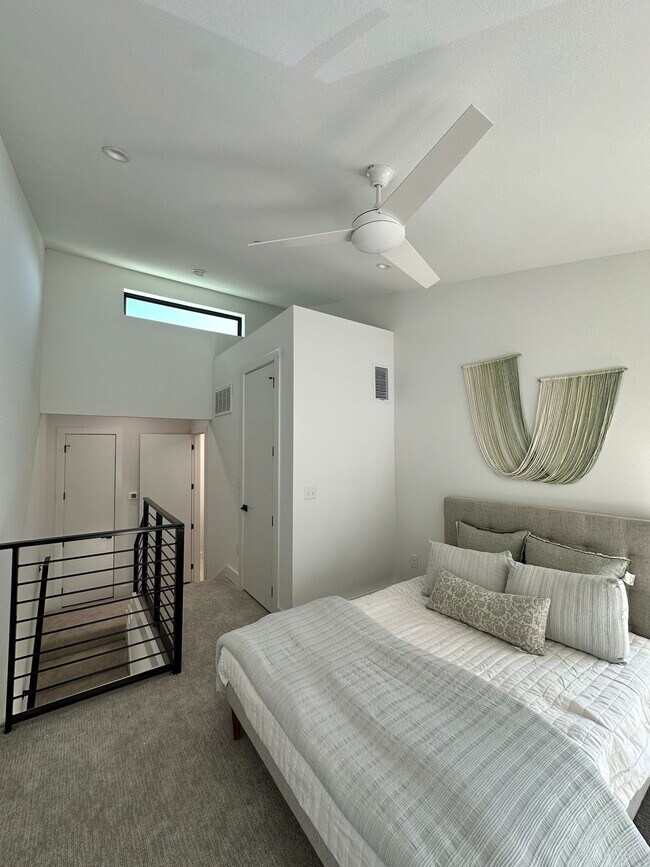 Building Photo - 2702 N Carroll Ave