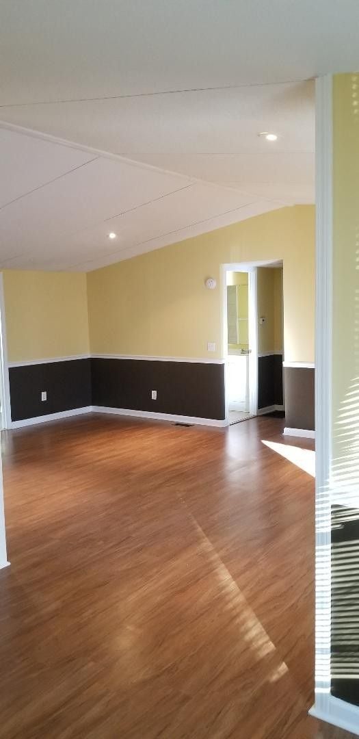 Building Photo - BIG AND ROOMIE! BIG AND ROOMIE!