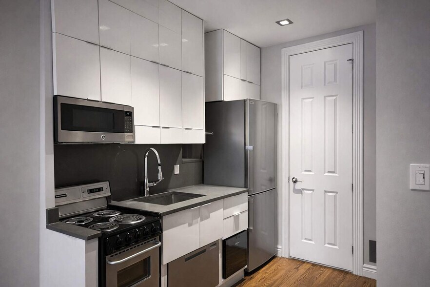 Building Photo - 246 Mott St