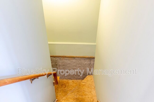 Building Photo - 2304 Ravenswood Ct