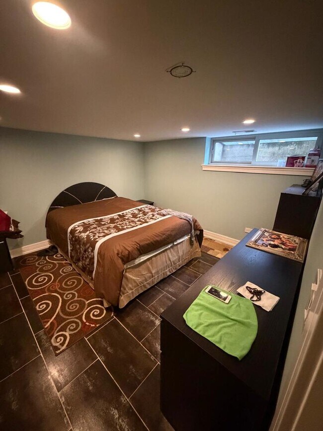 Building Photo - 4N150 Hawthorne Ave