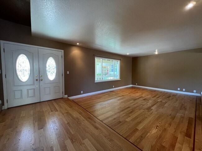 Building Photo - 6556 Idlebrook Ct
