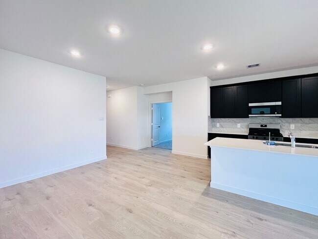 Building Photo - 30634 Windermere