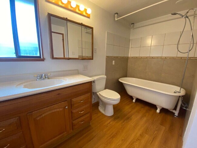 Building Photo - Conveniently Located 3-Bedroom Home with S...