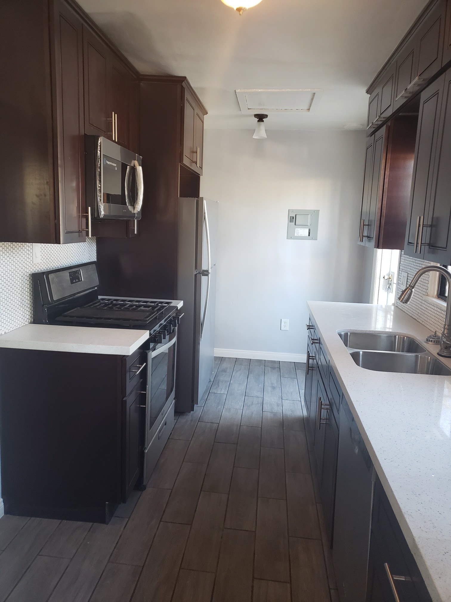 Kitchen - 3001 Edgehill Dr