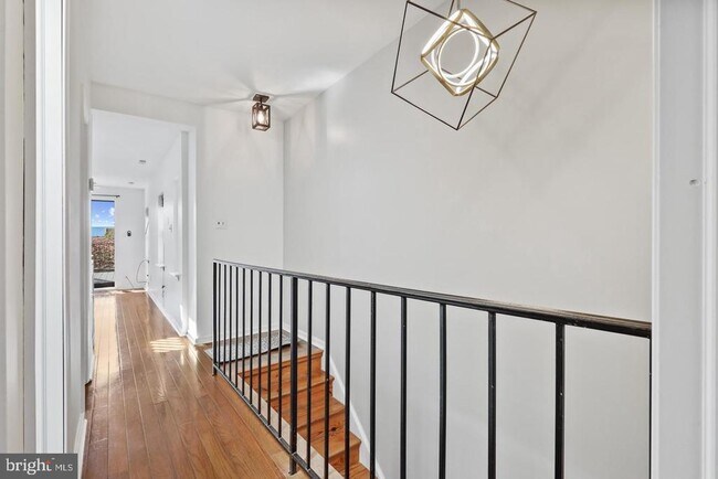 Building Photo - 730 Light St St