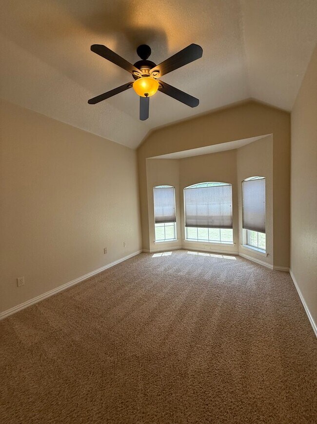 Building Photo - 5 bedroom - Great OUTDOOR LIVING - ALEDO ISD