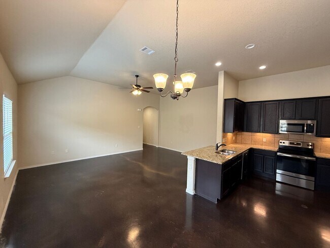 Building Photo - Modern Duplex in Prime Location
