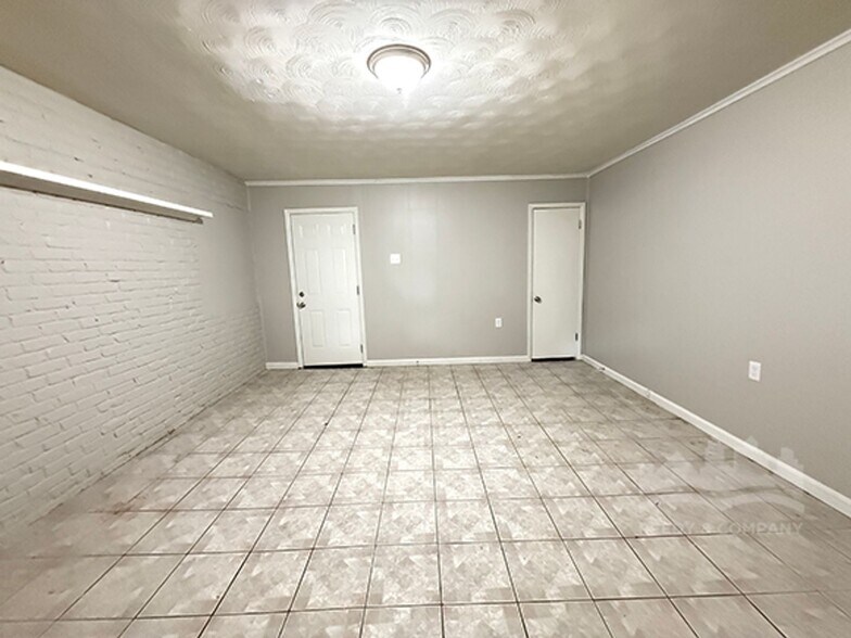 Building Photo - 4801 Dianne Dr
