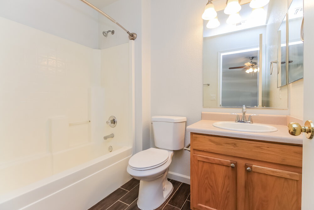 Building Photo - 1006 S Clancy Cir