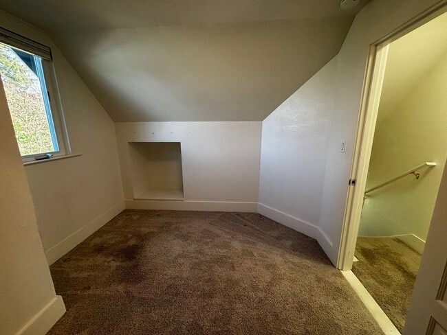 Building Photo - Charming duplex-style house in the heart of Green Lake and Tangletown