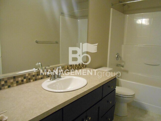 Building Photo - Newer NW Portland/Bethany Home Located In Abby Creek!