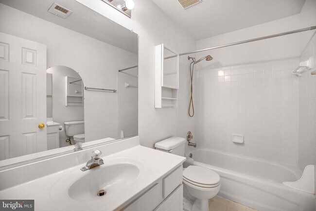 Building Photo - 43782 Brookline Terrace