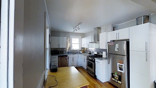 Primary Photo - 243 Summer St
