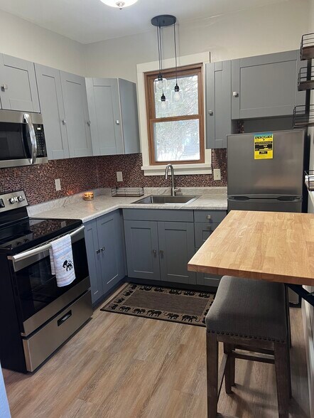 Building Photo - 541 W Wabasha St